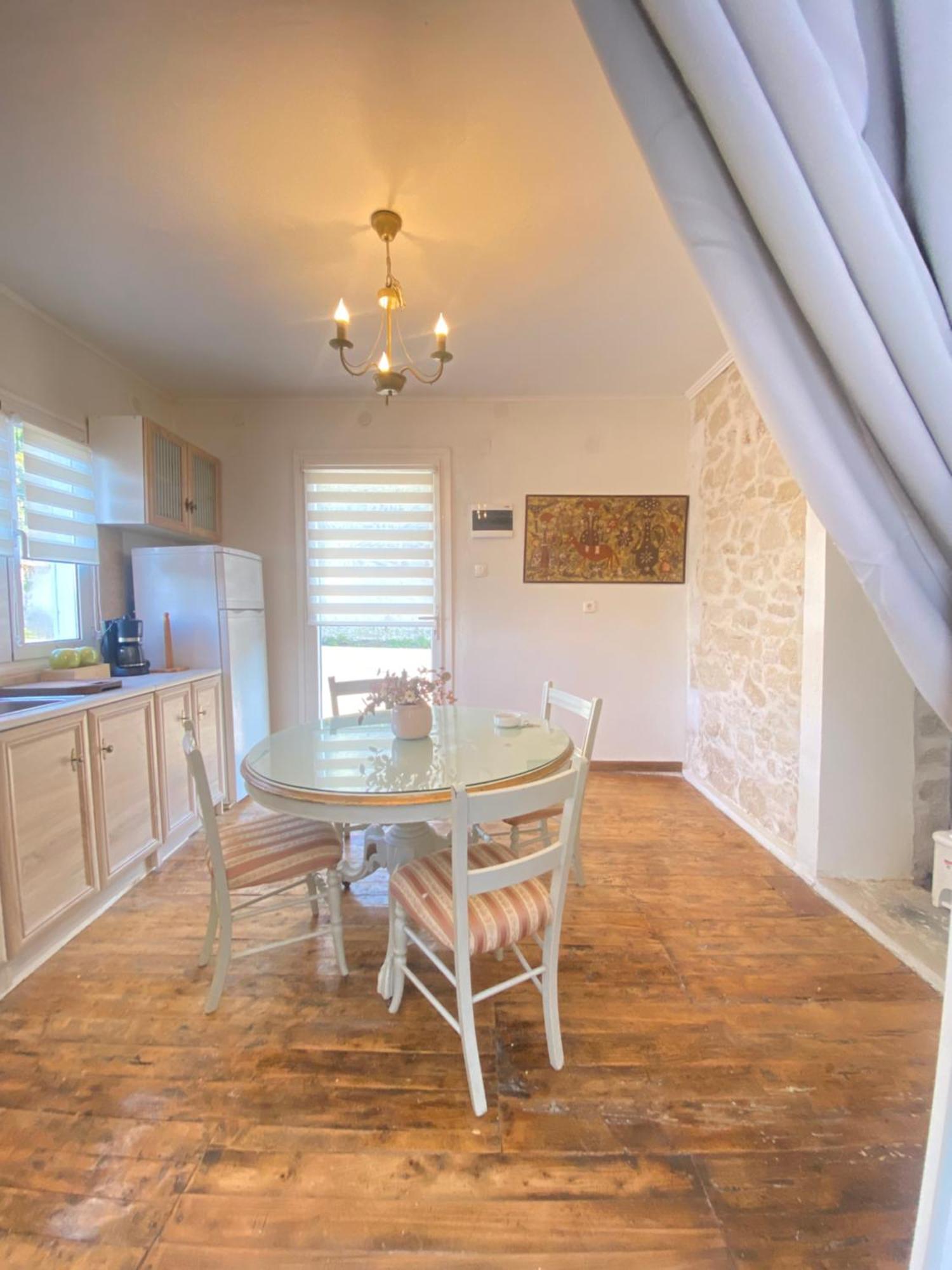 Dinateli - Live Like A Local In Corfu Kastellanoi (Agios Georgios (Corfu))