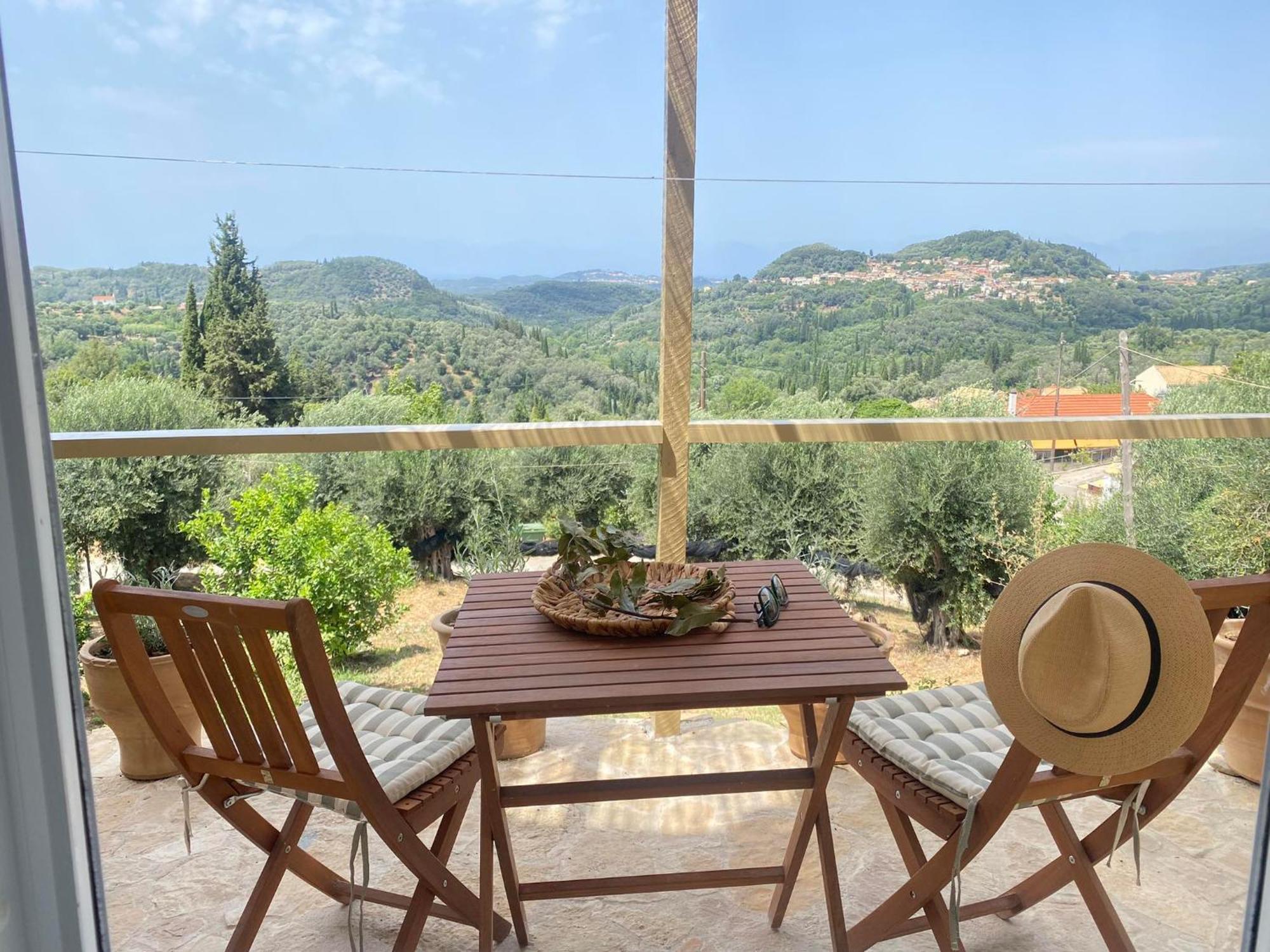 Dinateli - Live Like A Local In Corfu Kastellanoi (Agios Georgios (Corfu))