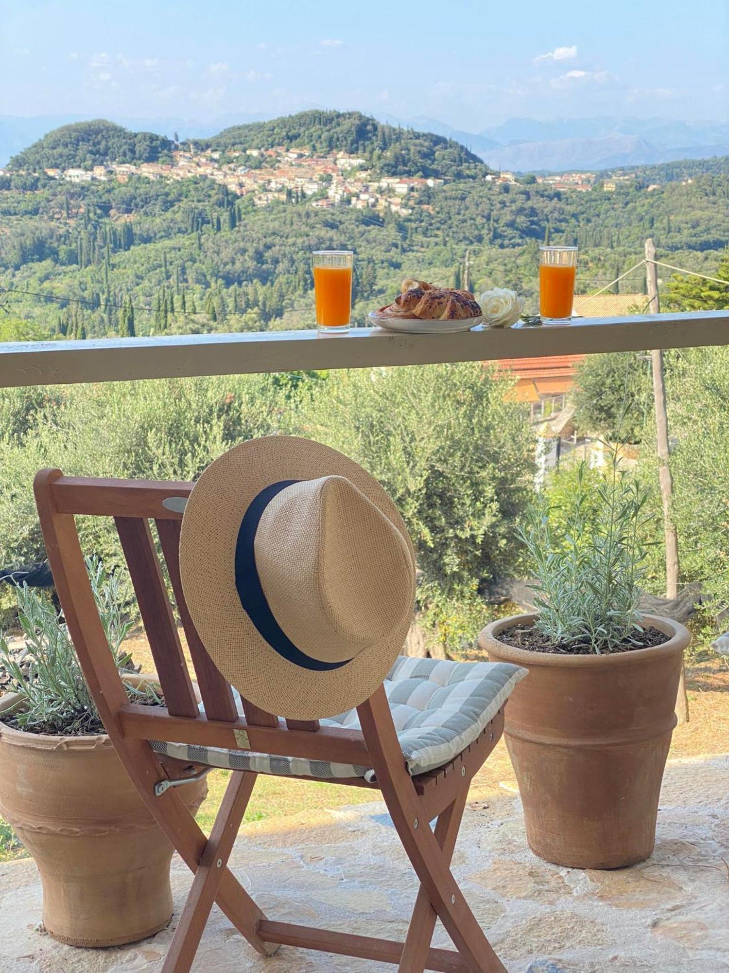 Dinateli - Live Like A Local In Corfu Vakantiehuis *