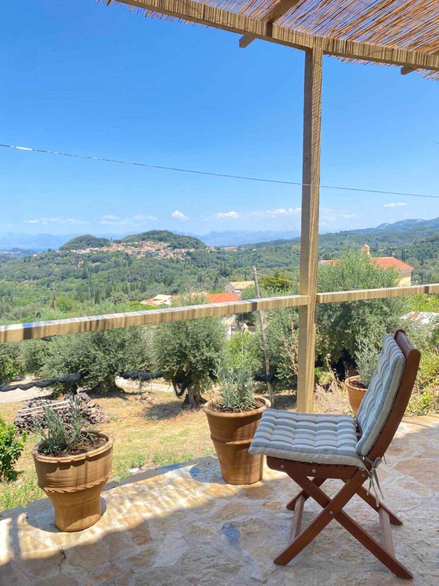 Dinateli - Live Like A Local In Corfu Kastellanoi (Agios Georgios (Corfu))